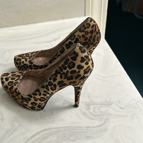 Leopard print stiletto heels by Qupid, women’s size 6. Used condition but cute! - Picture 2 of 8